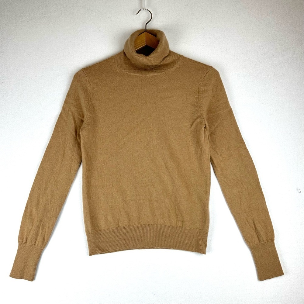 Uniqlo Turtleneck Cashmere Sweater Office Quiet Luxury Neutral Minimalist